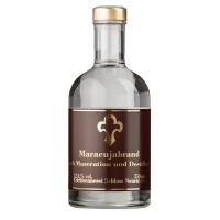 Maracujabrand durch Mazeration und Destillation 42,0 % vol. Maracujabrand durch Mazeration und Destillation 42,0 % vol.